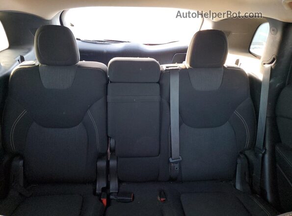 1C4PJLCB2HW549265 2017 JEEP CHEROKEE Red Vista de los asientos traseros