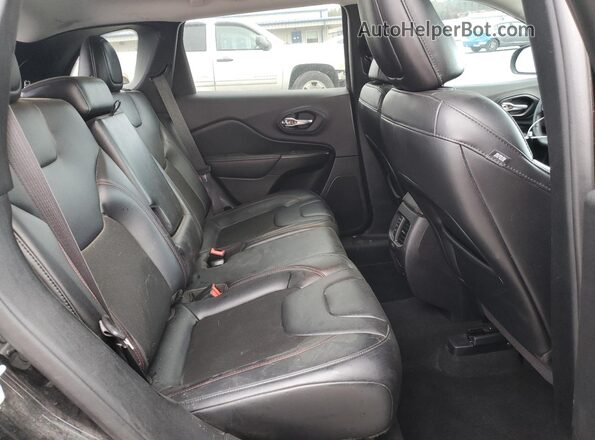 1C4PJMBX6LD611757 2020 JEEP CHEROKEE Черный Вид задней части салона