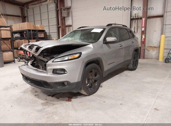 1C4PJMDS8HW620568 2017 JEEP CHEROKEE Серебряный Передняя левая четверть