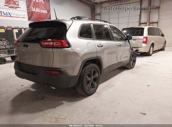 1C4PJMDS8HW620568 2017 JEEP CHEROKEE Серебряный Задняя правая четверть