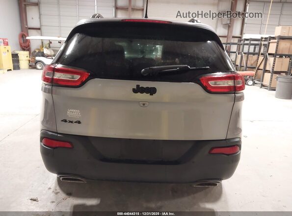 1C4PJMDS8HW620568 2017 JEEP CHEROKEE Серебряный 