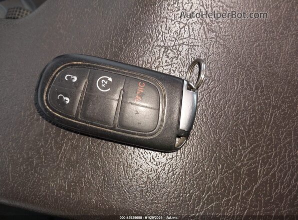 1C4PJMLB1LD560106 2020 JEEP CHEROKEE Серебряный Вид панели приборов