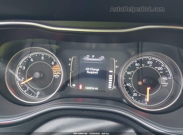 1C4PJMLB2KD425179 2019 JEEP CHEROKEE Maroon Widok tylnych siedzeń