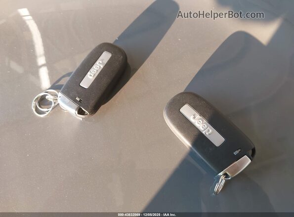 1C4PJMMB1PD105454 2023 JEEP CHEROKEE Gray Вид панелі приладів