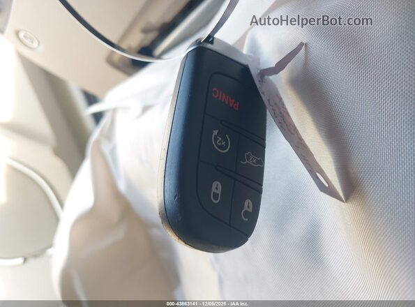 1C4RJECG2HC659427 2017 JEEP GRAND CHEROKEE Белый Вид панели приборов