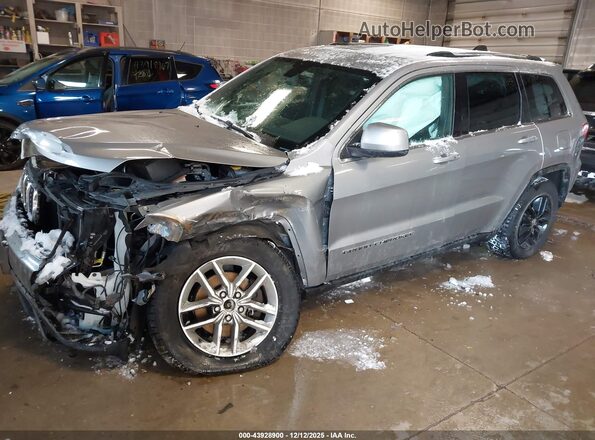 1C4RJFAG7HC610362 2017 JEEP GRAND CHEROKEE Серебряный Передняя левая четверть