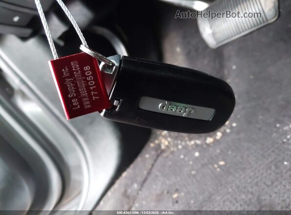 1C4RJFAG9HC714643 2017 JEEP GRAND CHEROKEE Серебряный Вид панели приборов