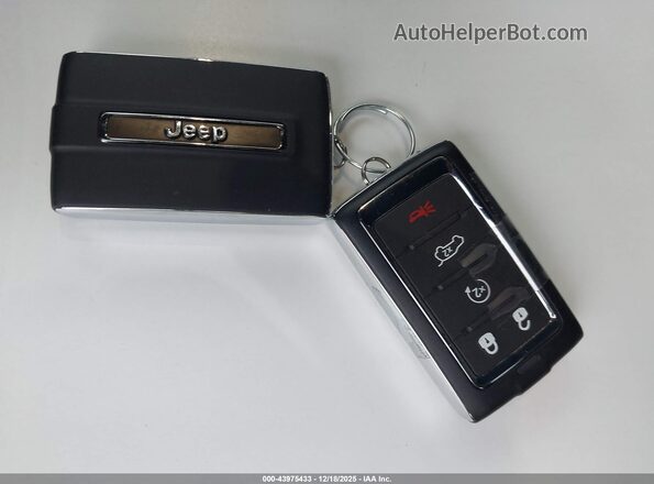 1C4RJHBG1SC320605 2025 JEEP GRAND CHEROKEE Серый Вид панели приборов