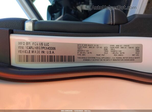1C4RJHBG7PC643306 2023 JEEP GRAND CHEROKEE Белый Вид подкапотного пространства