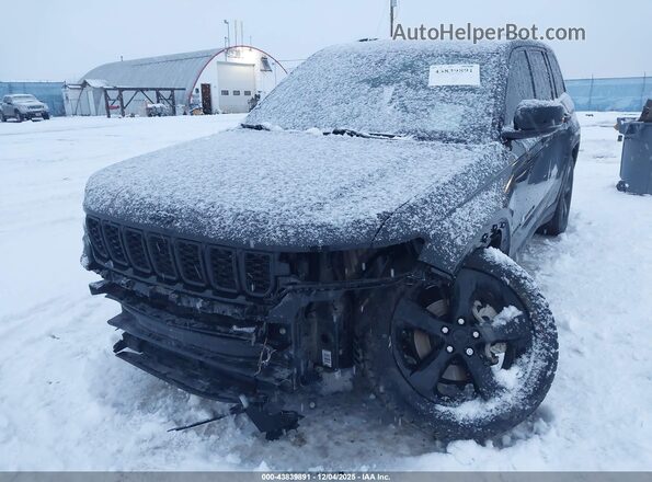 1C4RJHBGXPC517909 2023 JEEP GRAND CHEROKEE Черный Вид спереди