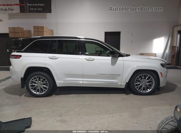 1C4RJYE67N8724924 2022 JEEP GRAND CHEROKEE 4XE White Widok wnętrza 360 stopni