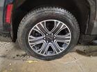 2025 Jeep Wagoneer L Series Ii Серый vin: 1C4SJSBP7SS525186 Damage: Right Rear Wheel, Curb Rash, 9 To 10 Inches