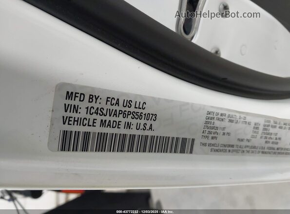 1C4SJVAP6PS561073 2023 JEEP WAGONEER White Vista del compartimento del motor