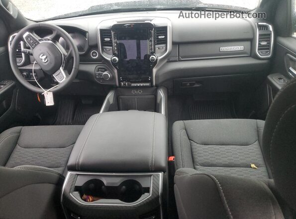 1C6SRFFP7TN166908 2026 RAM 1500 Черный Вид панели приборов