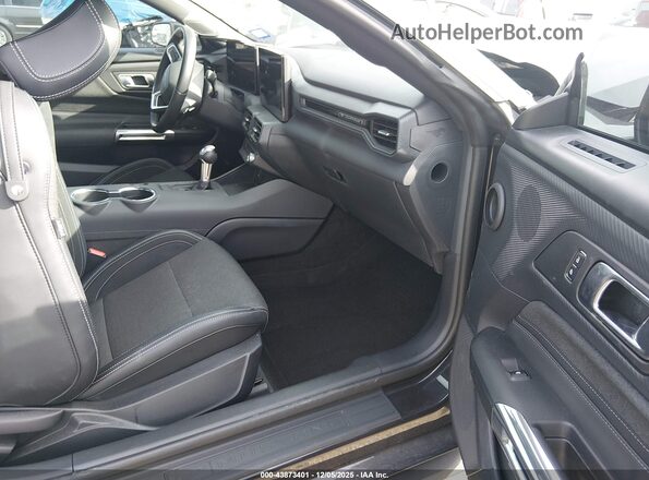 1FA6P8CF7R5426147 2024 FORD MUSTANG Черный Вид салона спереди