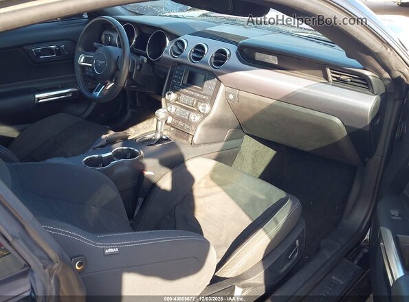 1FA6P8TH2H5221139 2017 FORD MUSTANG Черный Вид салона спереди