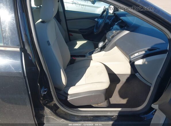1FADP3F23JL252709 2018 FORD FOCUS Черный Вид салона спереди