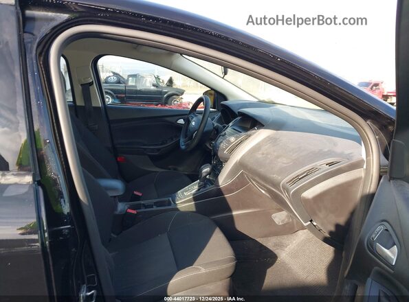 1FADP3F26HL262273 2017 FORD FOCUS Черный Вид салона спереди