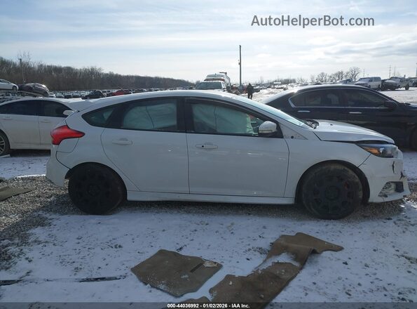 1FADP3L93HL298858 2017 FORD FOCUS ST Белый Вид задней части салона