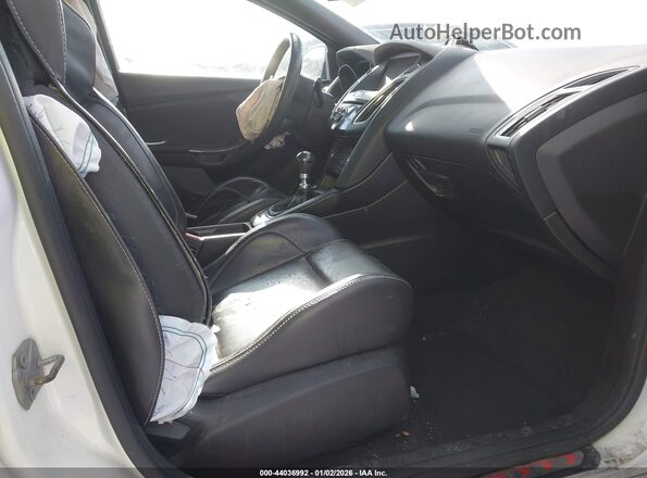 1FADP3L93HL298858 2017 FORD FOCUS ST Белый Вид салона спереди