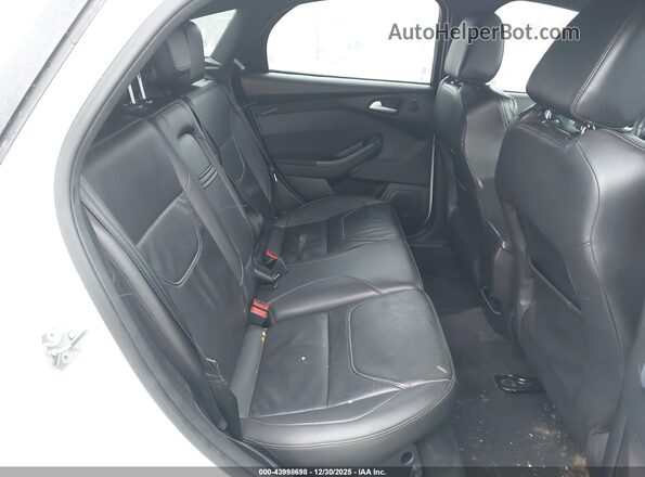 1FADP3L97GL221747 2016 FORD FOCUS ST White Widok naklejki z numerem VIN