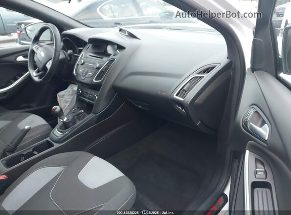 1FADP3L98HL276175 2017 FORD FOCUS ST Белый Вид салона спереди