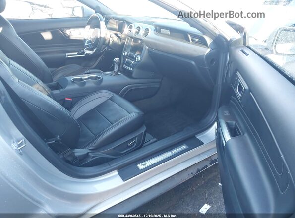 1FATP8UHXJ5166933 2018 FORD MUSTANG Серый Вид салона спереди