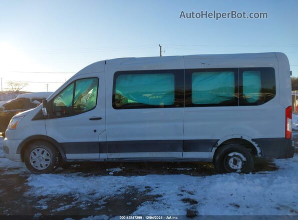 1FBAX2C83NKA73702 2022 FORD PASSENGER White Սալոնի 360 աստիճան տեսք