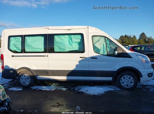 1FBAX2C83NKA73702 2022 FORD PASSENGER White Սալոնի հետևի տեսք