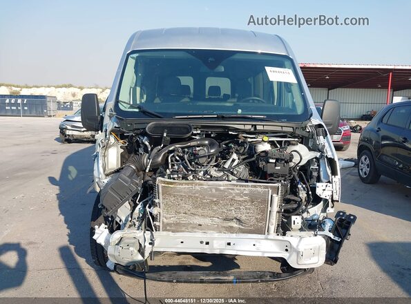 1FBAX2C83RKB79041 2024 FORD PASSENGER Silver Widok wnętrza z tyłu