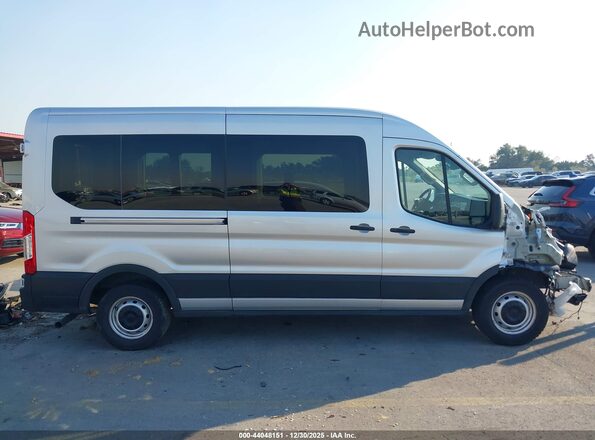 1FBAX2C83RKB79041 2024 FORD PASSENGER Silver Widok wnętrza 360 stopni