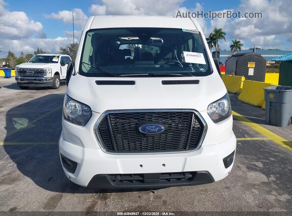 1FBAX2C84RKA51939 2024 FORD PASSENGER White Widok zestawu wskaźników