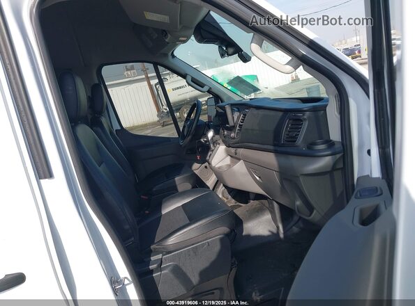 1FBAX2C84RKB30074 2024 FORD PASSENGER White Widok wnętrza z przodu