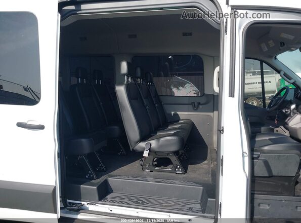 1FBAX2C84RKB30074 2024 FORD PASSENGER White Widok naklejki z numerem VIN