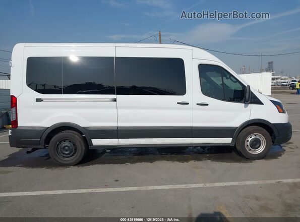 1FBAX2C84RKB30074 2024 FORD PASSENGER White Widok wnętrza 360 stopni