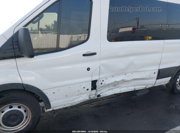 1FBAX2C84RKB30074 2024 FORD PASSENGER White Widok z przodu