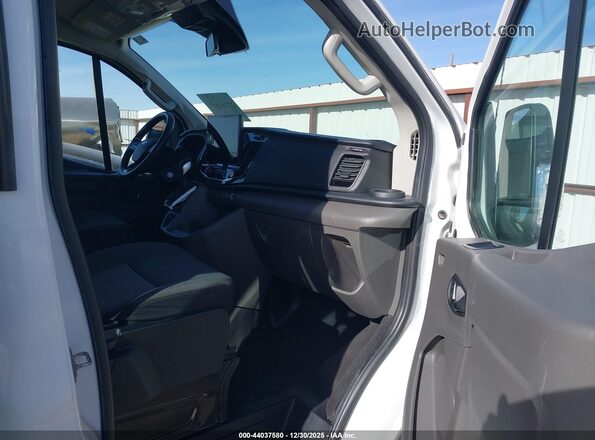 1FBAX2Y84RKA12759 2024 FORD PASSENGER White Вид салону спереду