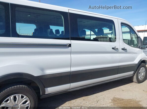 1FBAX2Y84RKA12759 2024 FORD PASSENGER White Панорамний вид салону 360°