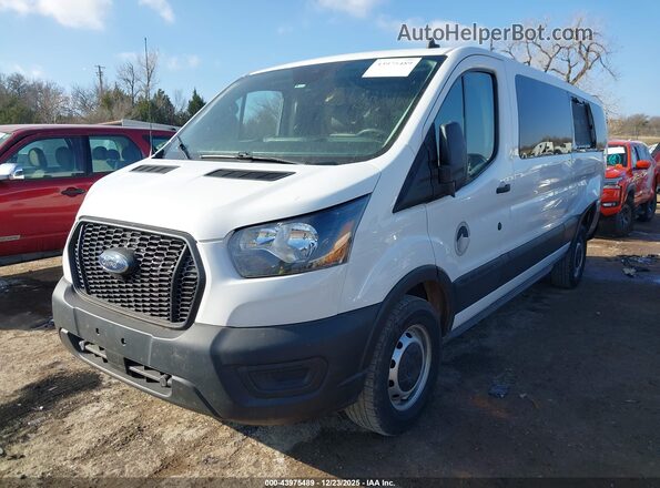 1FBAX2Y89NKA05901 2022 FORD PASSENGER White Vista tres cuartos delantera izquierda