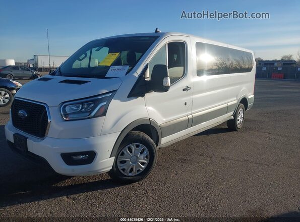 1FBAX2YG4PKA93587 2023 FORD PASSENGER White Przód lewy
