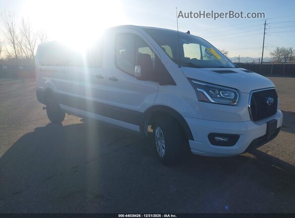 1FBAX2YG4PKA93587 2023 FORD PASSENGER White Przód prawy