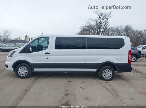 1FBAX2YG7PKB09068 2023 FORD PASSENGER White Widok wnętrza 360 stopni