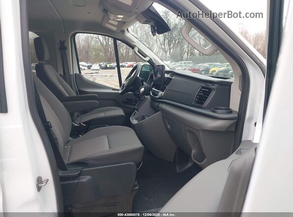 1FBAX2YG7PKB09068 2023 FORD PASSENGER White Widok wnętrza z przodu