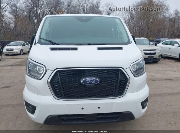 1FBAX2YG7PKB09068 2023 FORD PASSENGER White Widok zestawu wskaźników