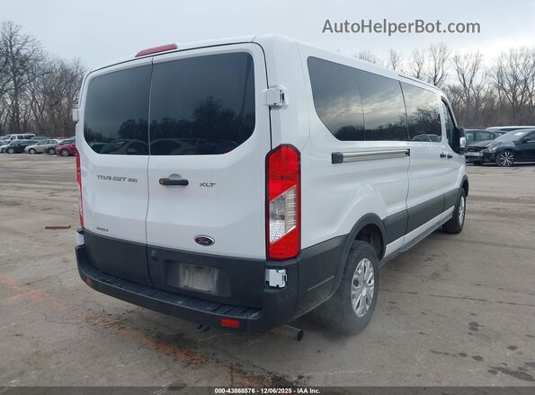 1FBAX2YG7PKB09068 2023 FORD PASSENGER White Tył prawy