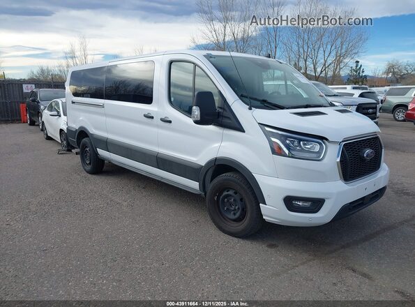 1FBAX2YG8PKB07992 2023 FORD PASSENGER White Przód prawy