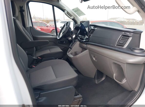 1FBAX2YG8PKB07992 2023 FORD PASSENGER White Widok wnętrza z przodu