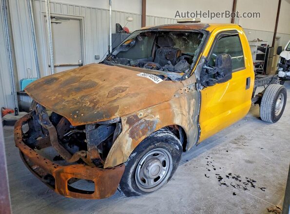 1FDBF2A61GEA53076 2016 FORD F250 Желтый Передняя левая четверть