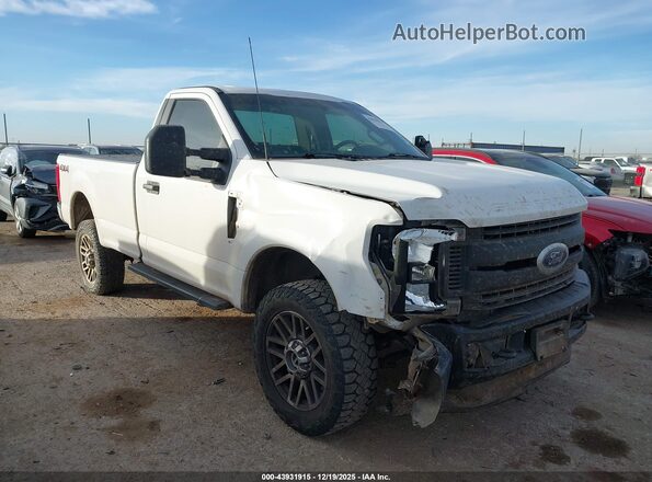 1FDBF2B68JEC12391 2018 FORD F-250 Белый Передняя правая четверть