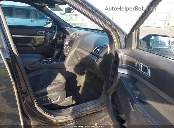 1FM5K7D88JGC00587 2018 FORD FORD EXPLORER Черный Вид салона спереди